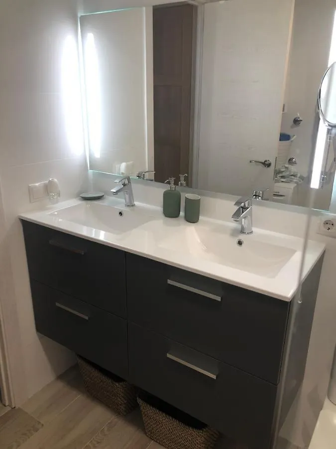 Apartamento Totalmente Reformado Con Piscina Y Jardines Al Lado De La Playa De La Carihuela Torremolinos Lejlighed
