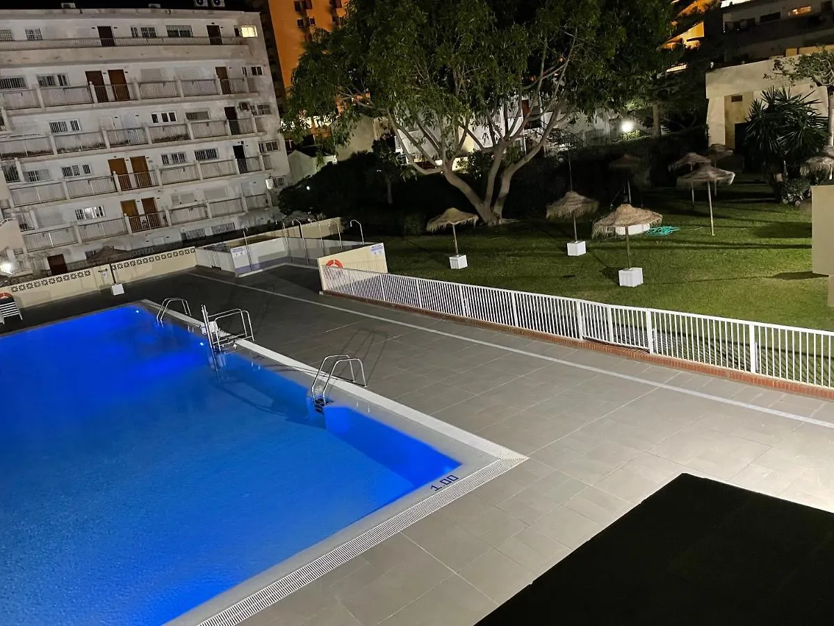 Apartamento Totalmente Reformado Con Piscina Y Jardines Al Lado De La Playa De La Carihuela Torremolinos 0*,